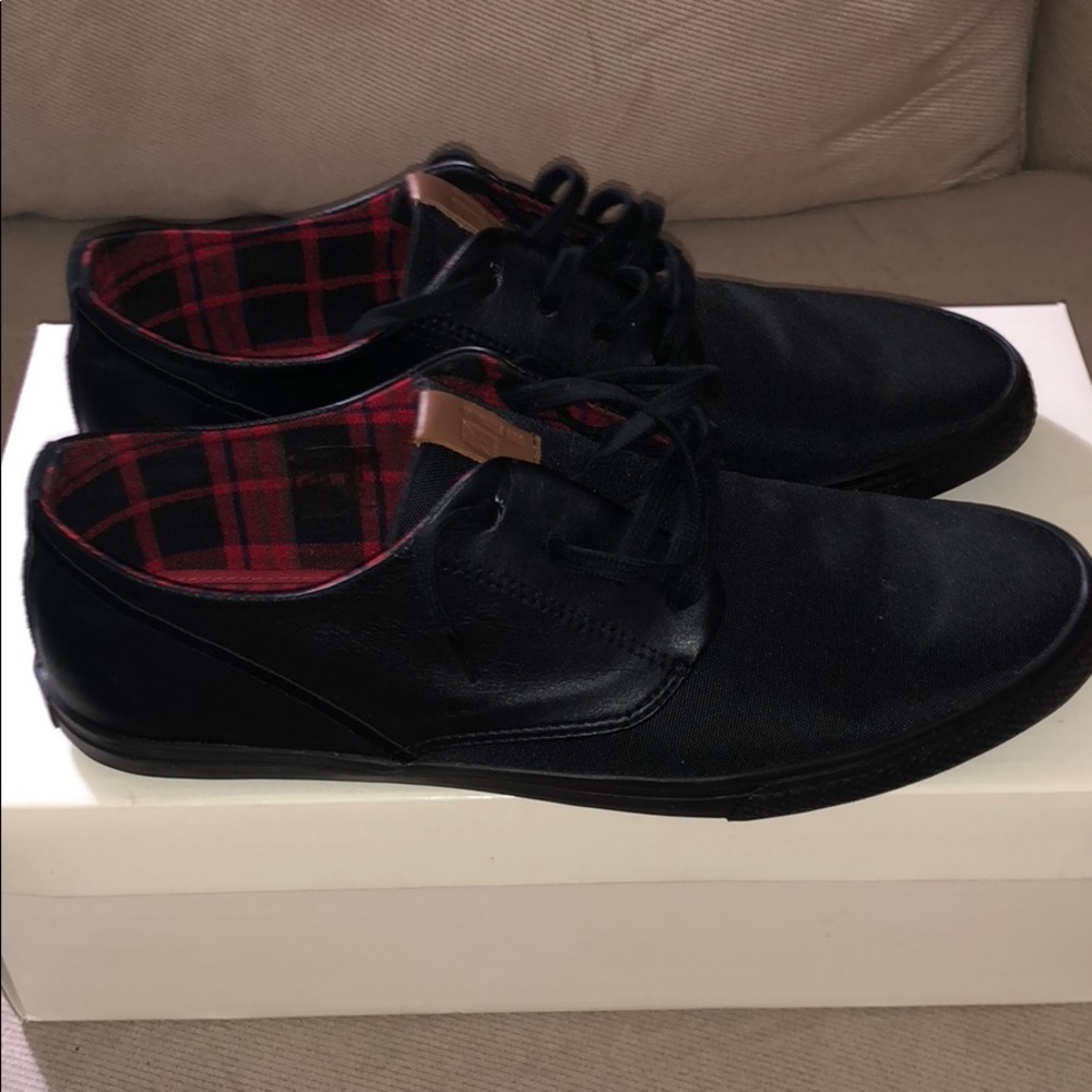 Ben Sherman Men’s sneakers size 7 .